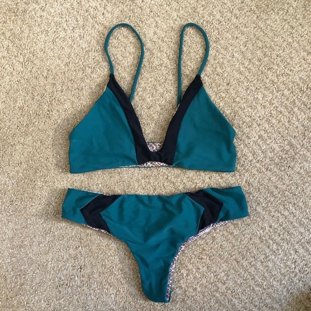 Acacia set in Seaweed